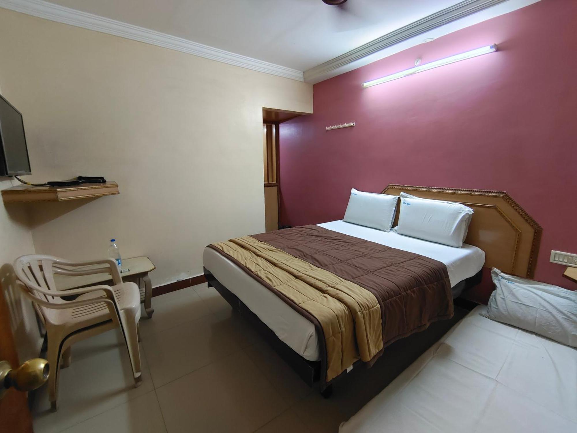 Hotel Dkr Residency Tirupati Room photo